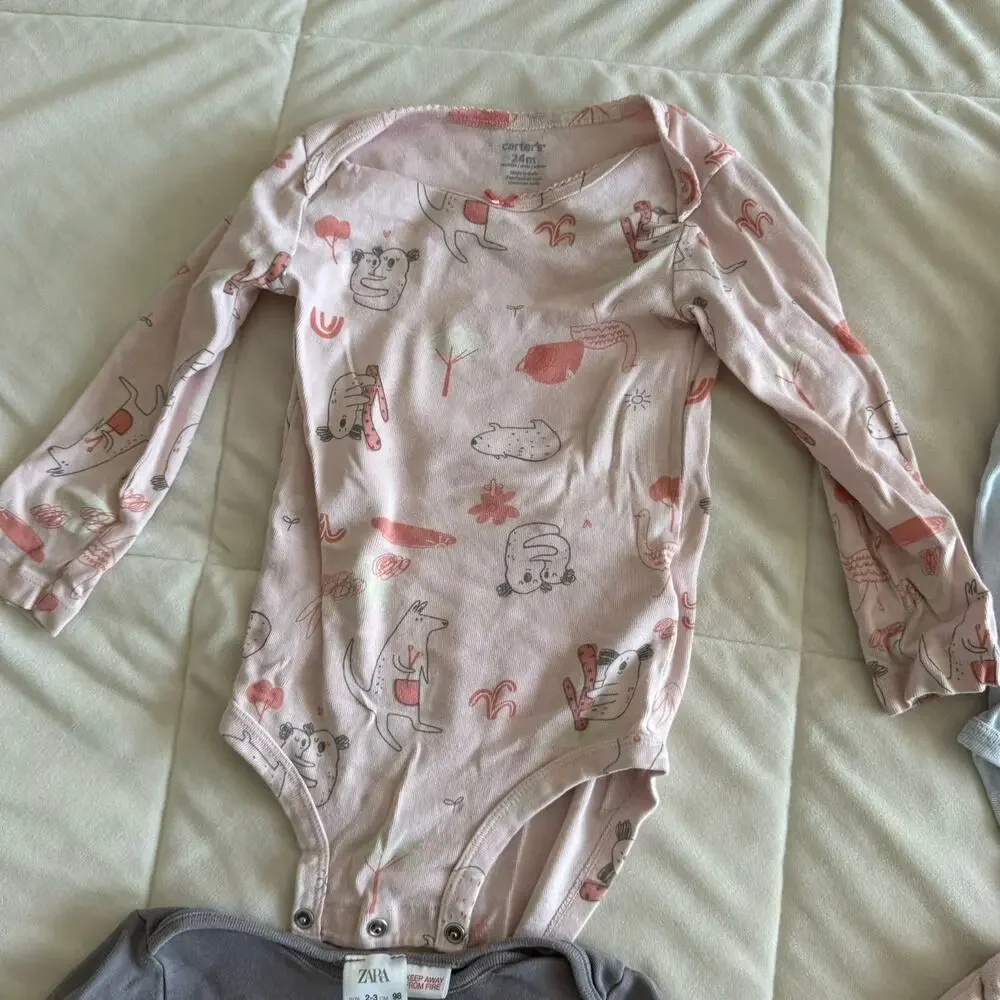 Lot of 4 long sleeve bodysuit Carter’s Zara 24m 2-3Y pink blue gray animal